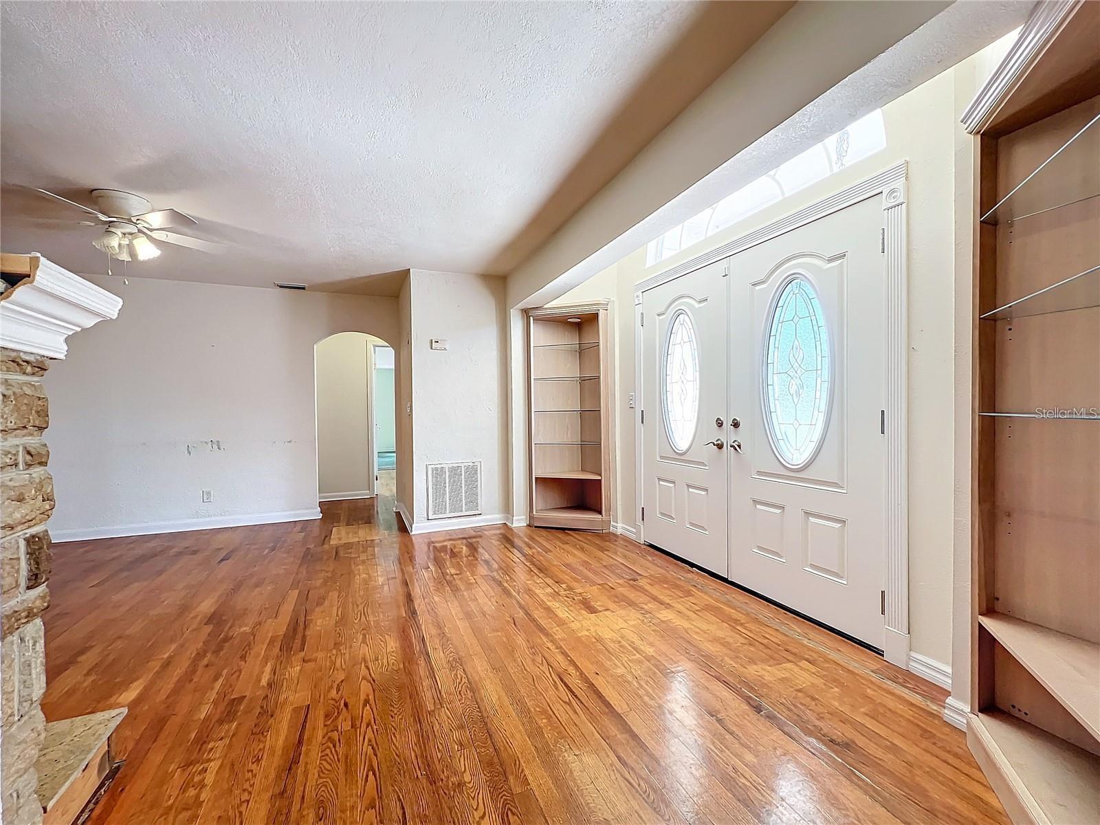 25 E CHESLEY AVE, EUSTIS, FL, 32726