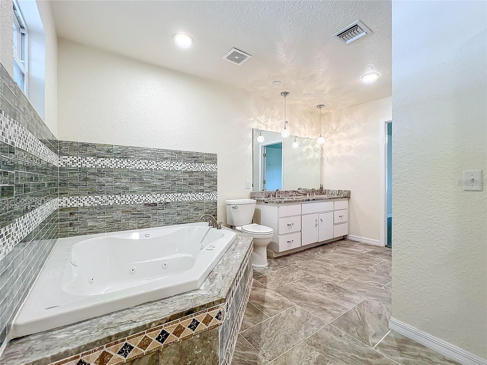 25 E CHESLEY AVE, EUSTIS, FL, 32726