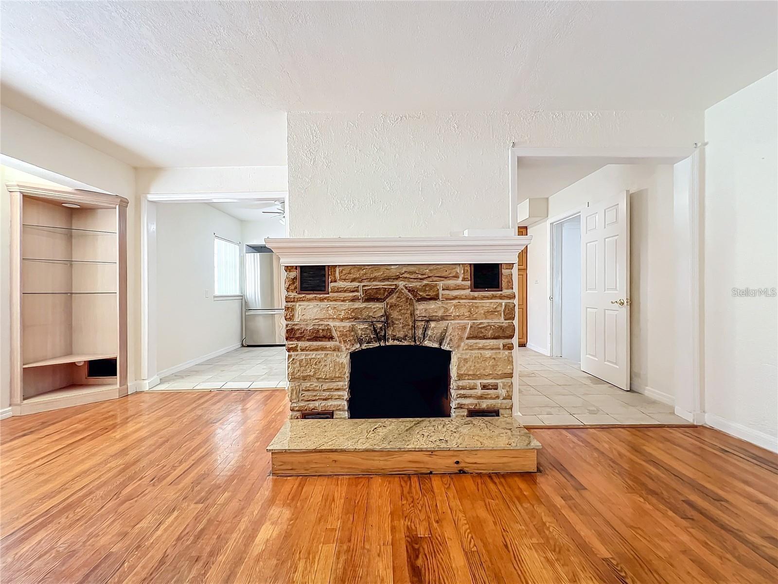 25 E CHESLEY AVE, EUSTIS, FL, 32726