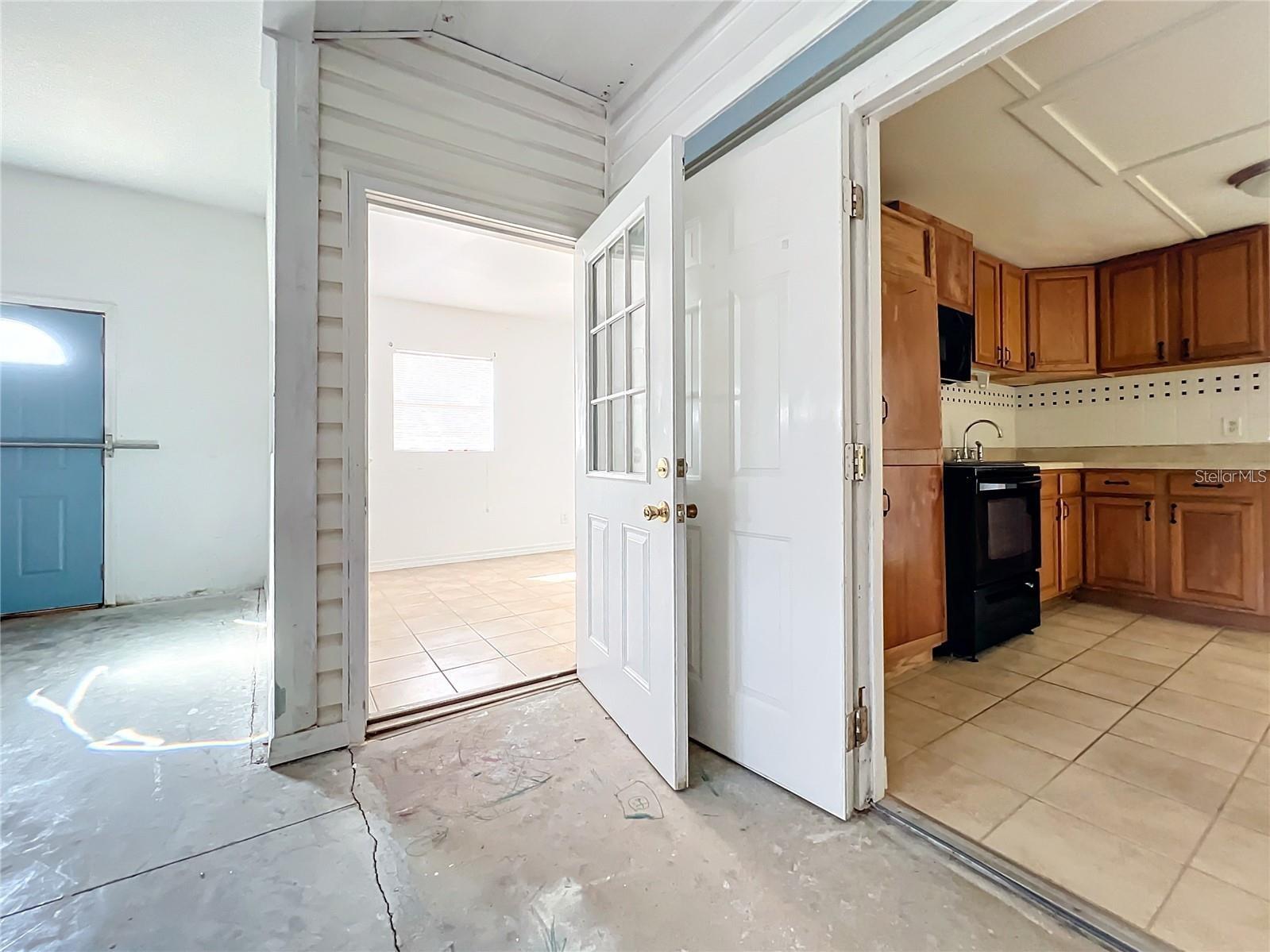 25 E CHESLEY AVE, EUSTIS, FL, 32726