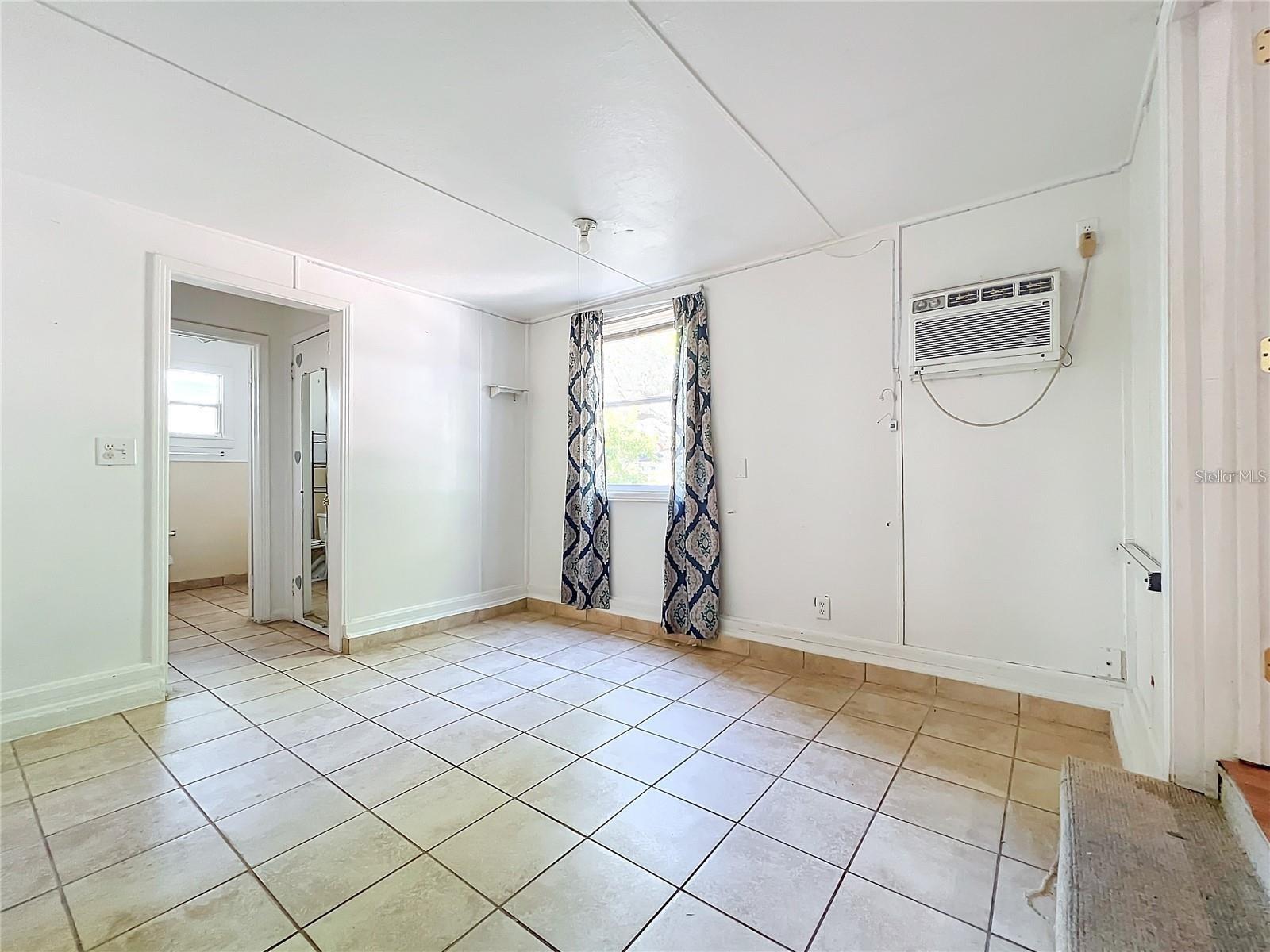 25 E CHESLEY AVE, EUSTIS, FL, 32726