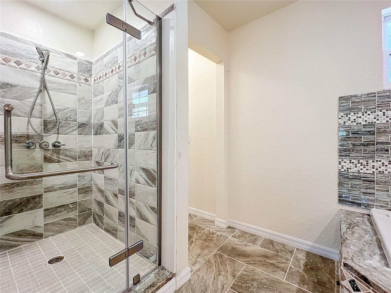 25 E CHESLEY AVE, EUSTIS, FL, 32726