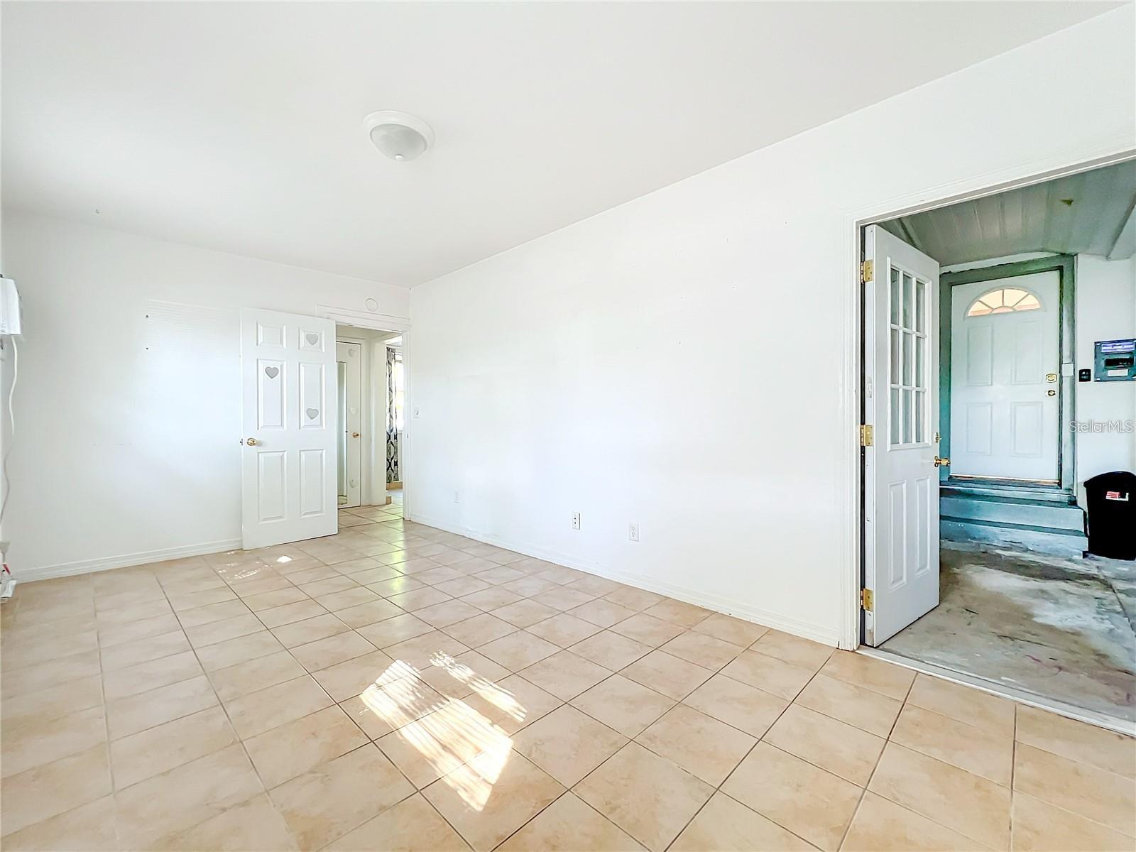 25 E CHESLEY AVE, EUSTIS, FL, 32726