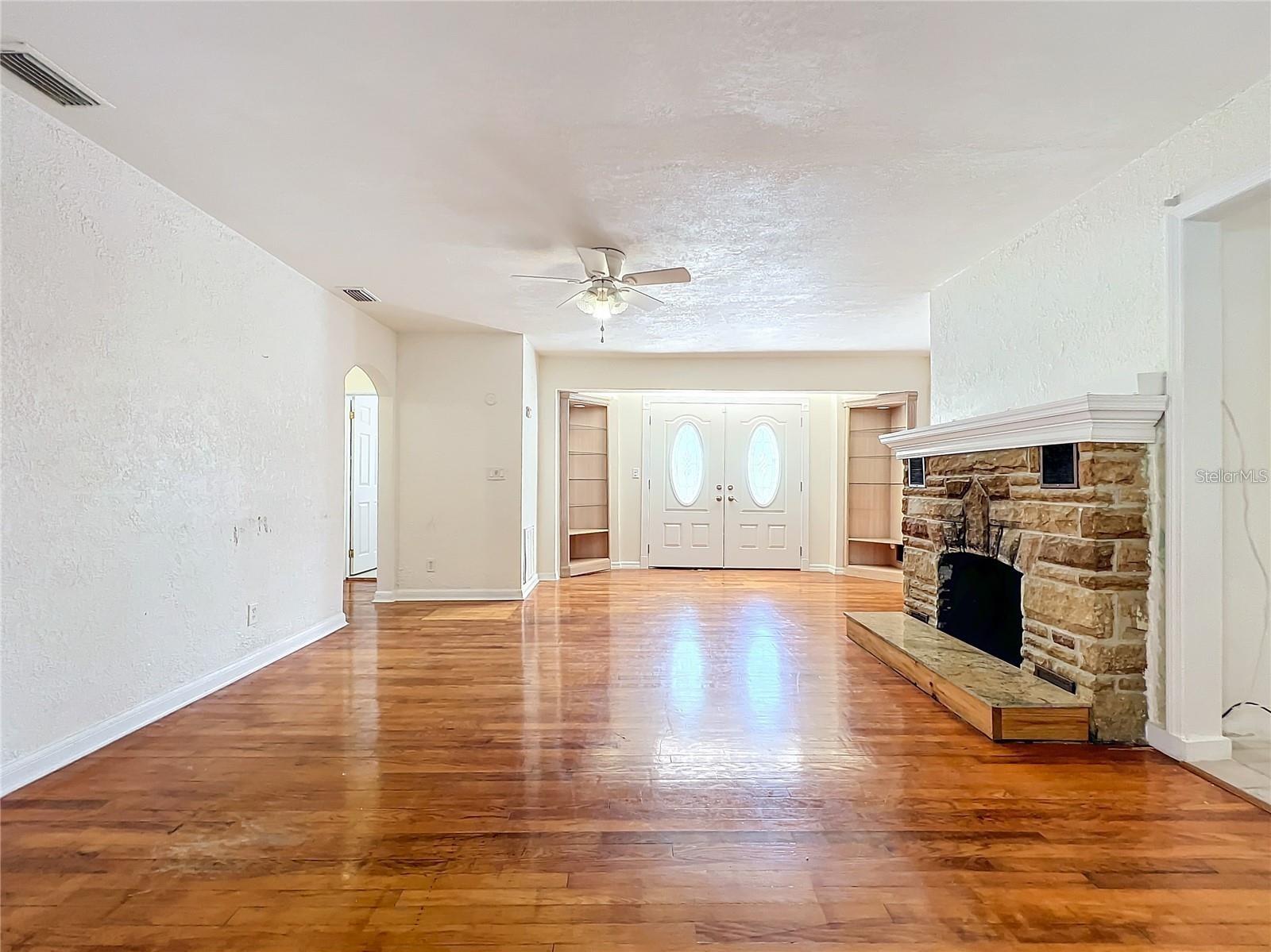 25 E CHESLEY AVE, EUSTIS, FL, 32726