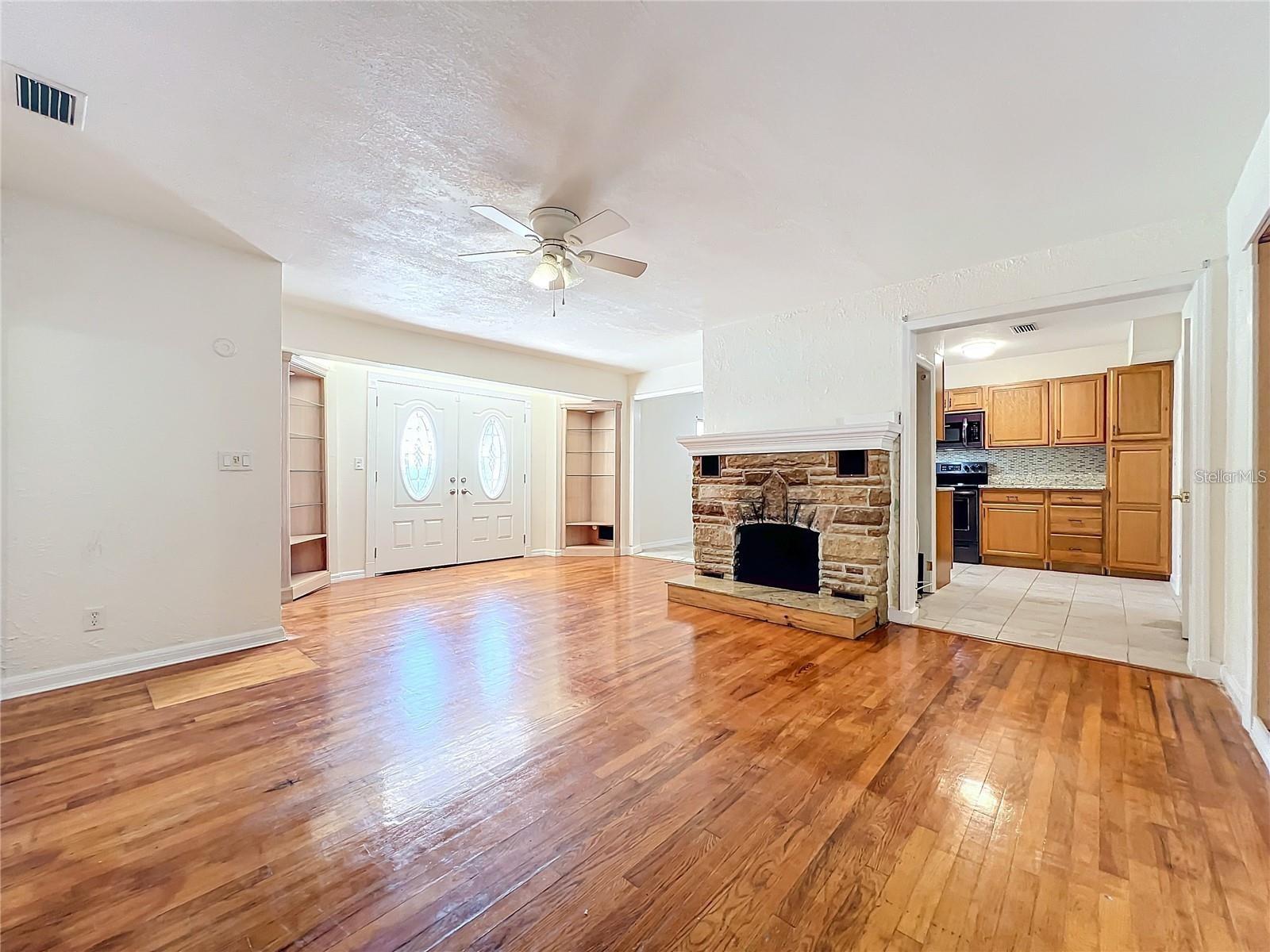 25 E CHESLEY AVE, EUSTIS, FL, 32726