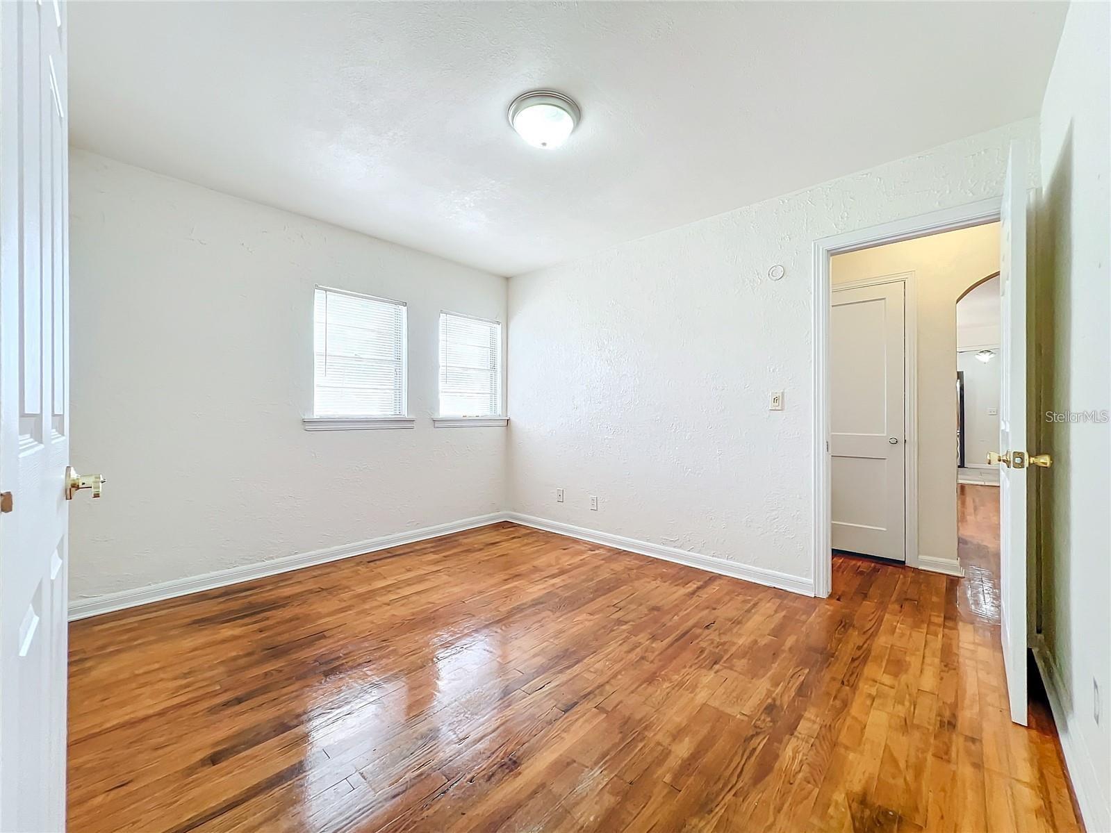 25 E CHESLEY AVE, EUSTIS, FL, 32726