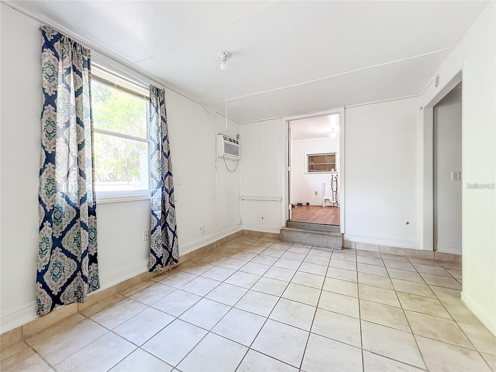 25 E CHESLEY AVE, EUSTIS, FL, 32726