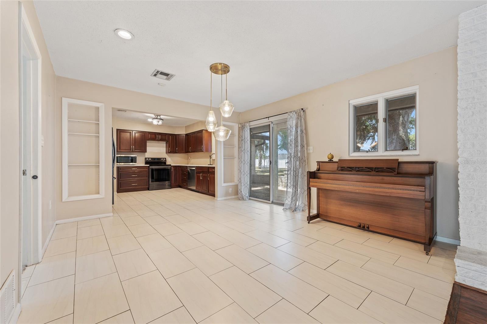 33651 OVERTON DR, LEESBURG, FL, 34788