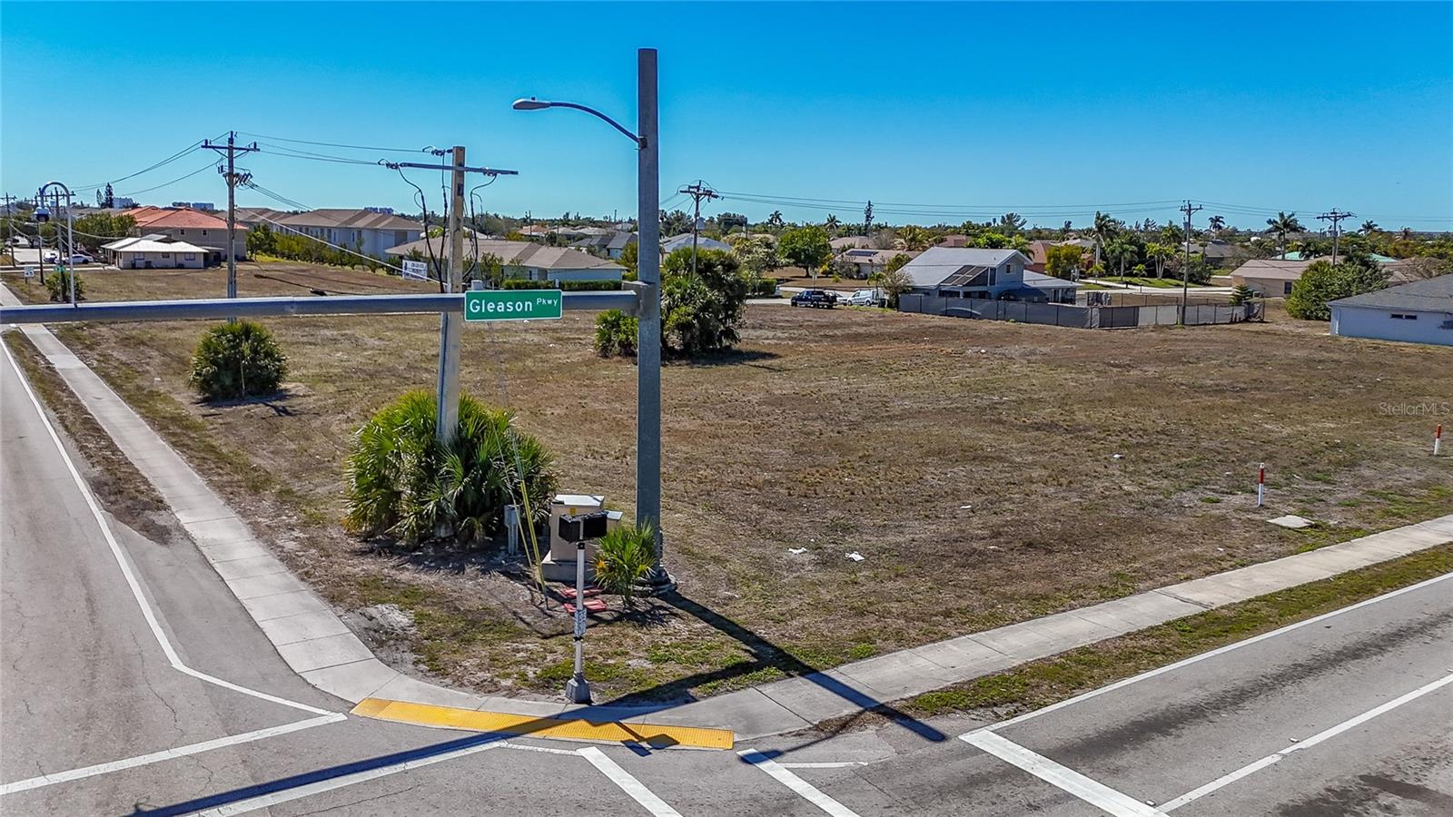 804 GLEASON PKWY, CAPE CORAL, FL, 33914