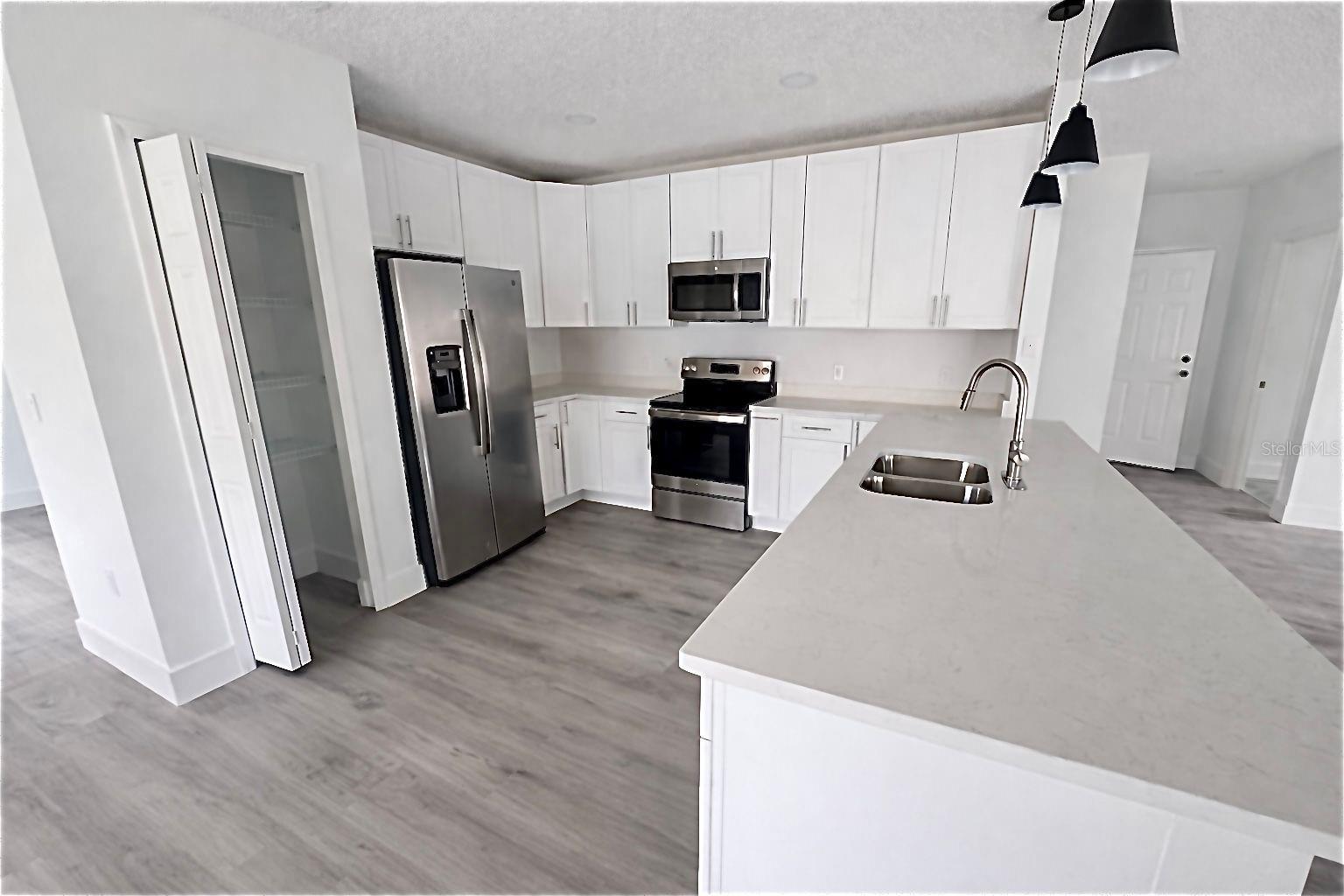 563 BRISTOL CIR, KISSIMMEE, FL, 34758