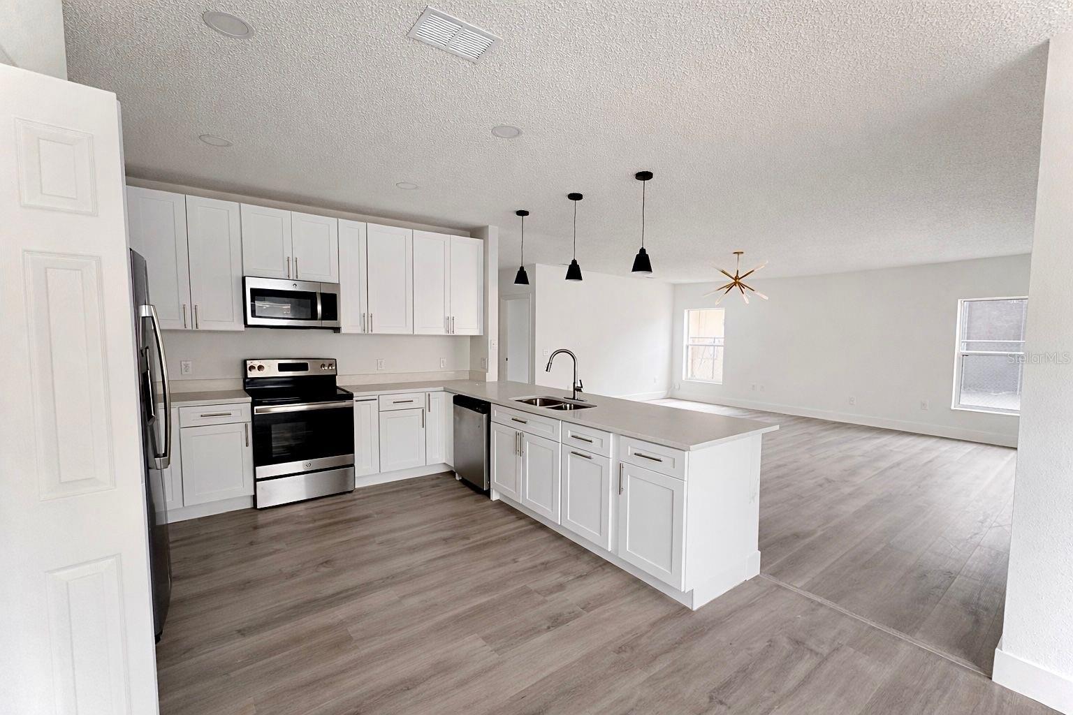 563 BRISTOL CIR, KISSIMMEE, FL, 34758