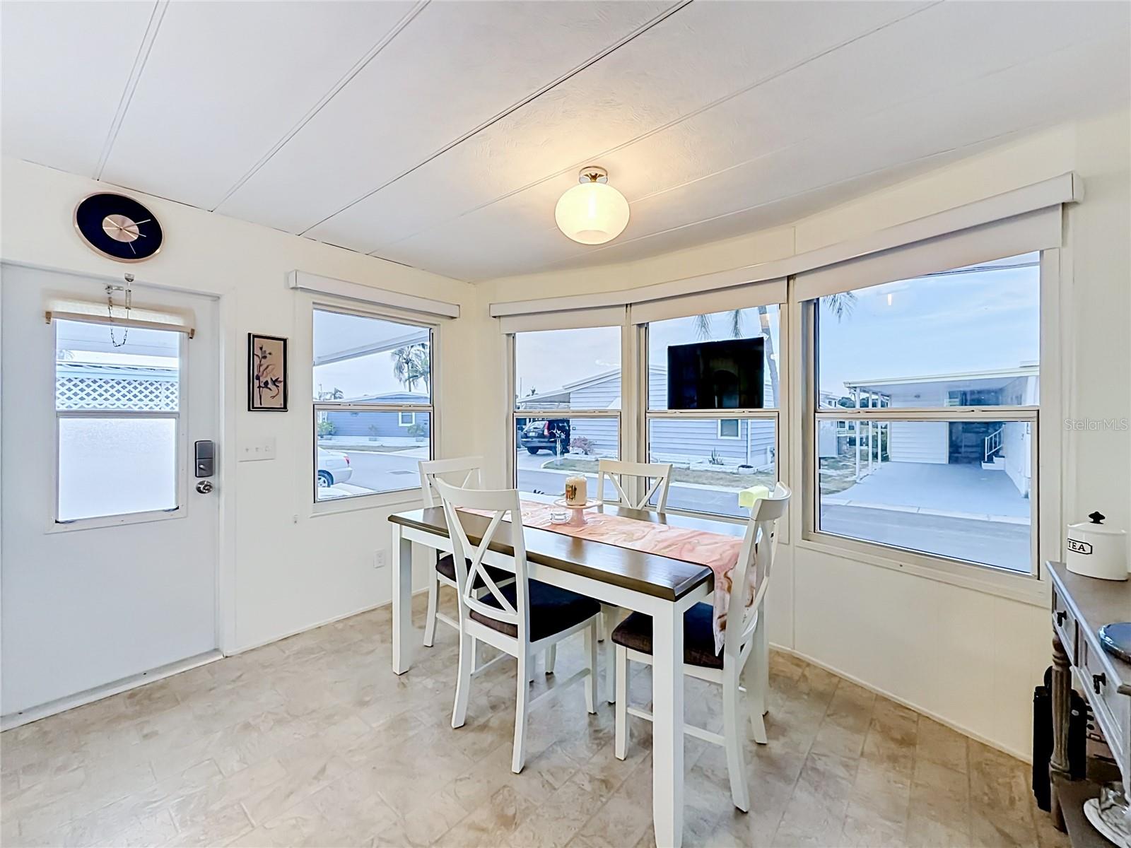 10193 N LAKE DR #95, LARGO, FL, 33773