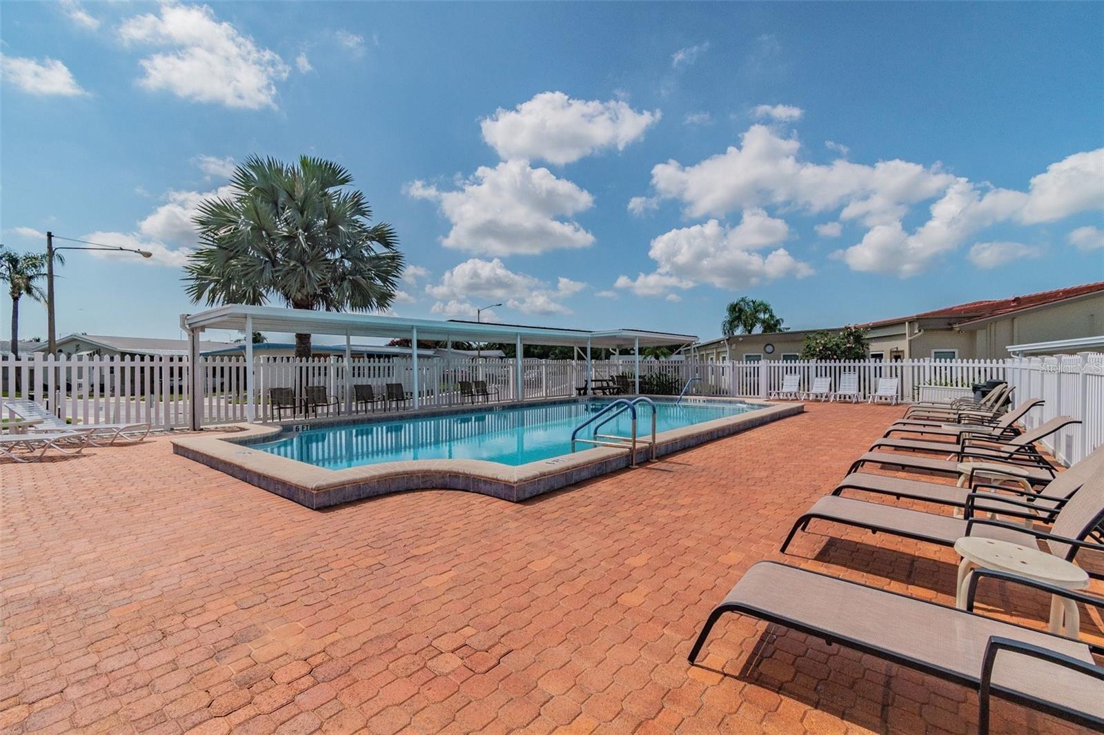 10193 N LAKE DR #95, LARGO, FL, 33773