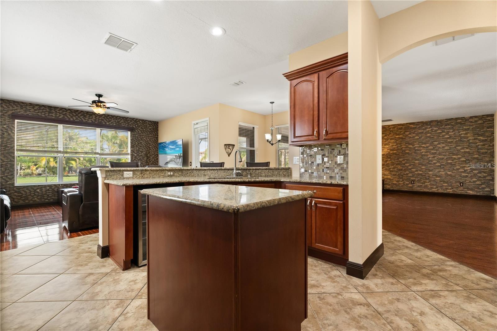 3759 EAGLE ISLE CIR, KISSIMMEE, FL, 34746