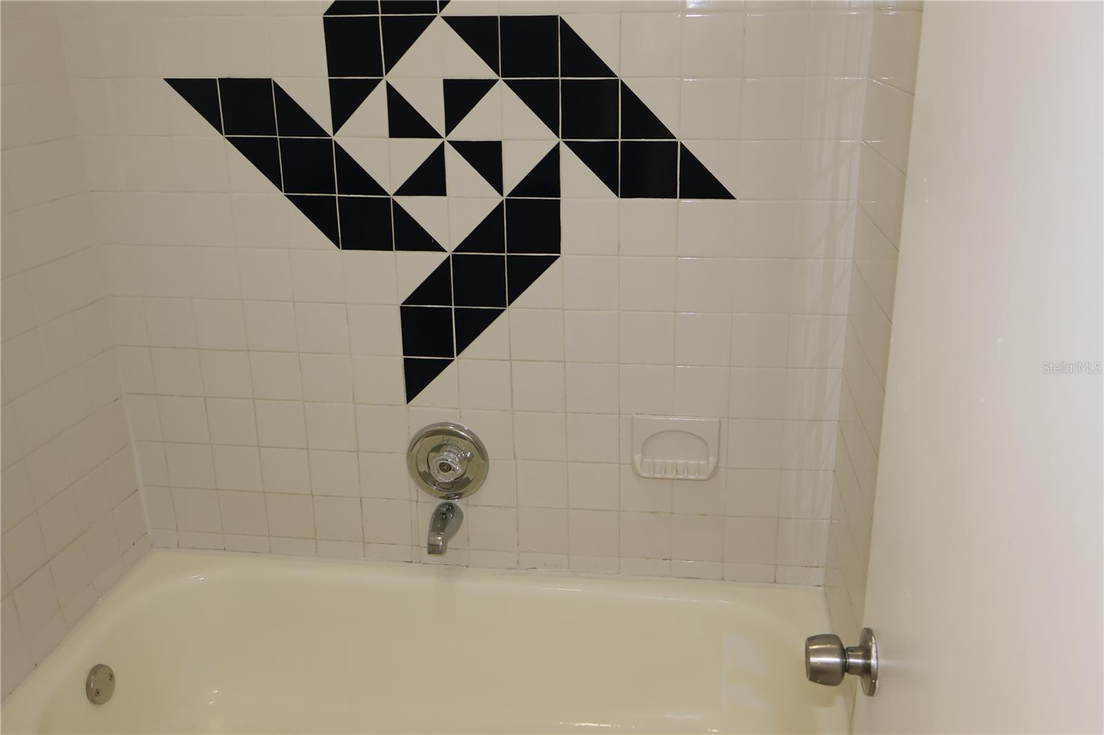 7609 ABBEY LN #B, TAMPA, FL, 33617