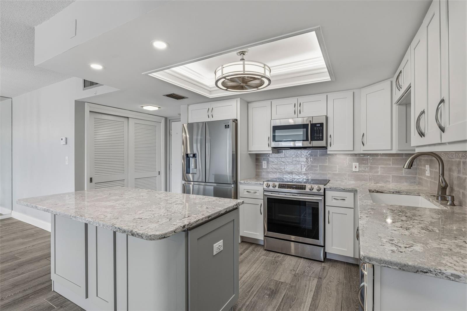 5220 BRITTANY DR S #901, ST PETERSBURG, FL, 33715