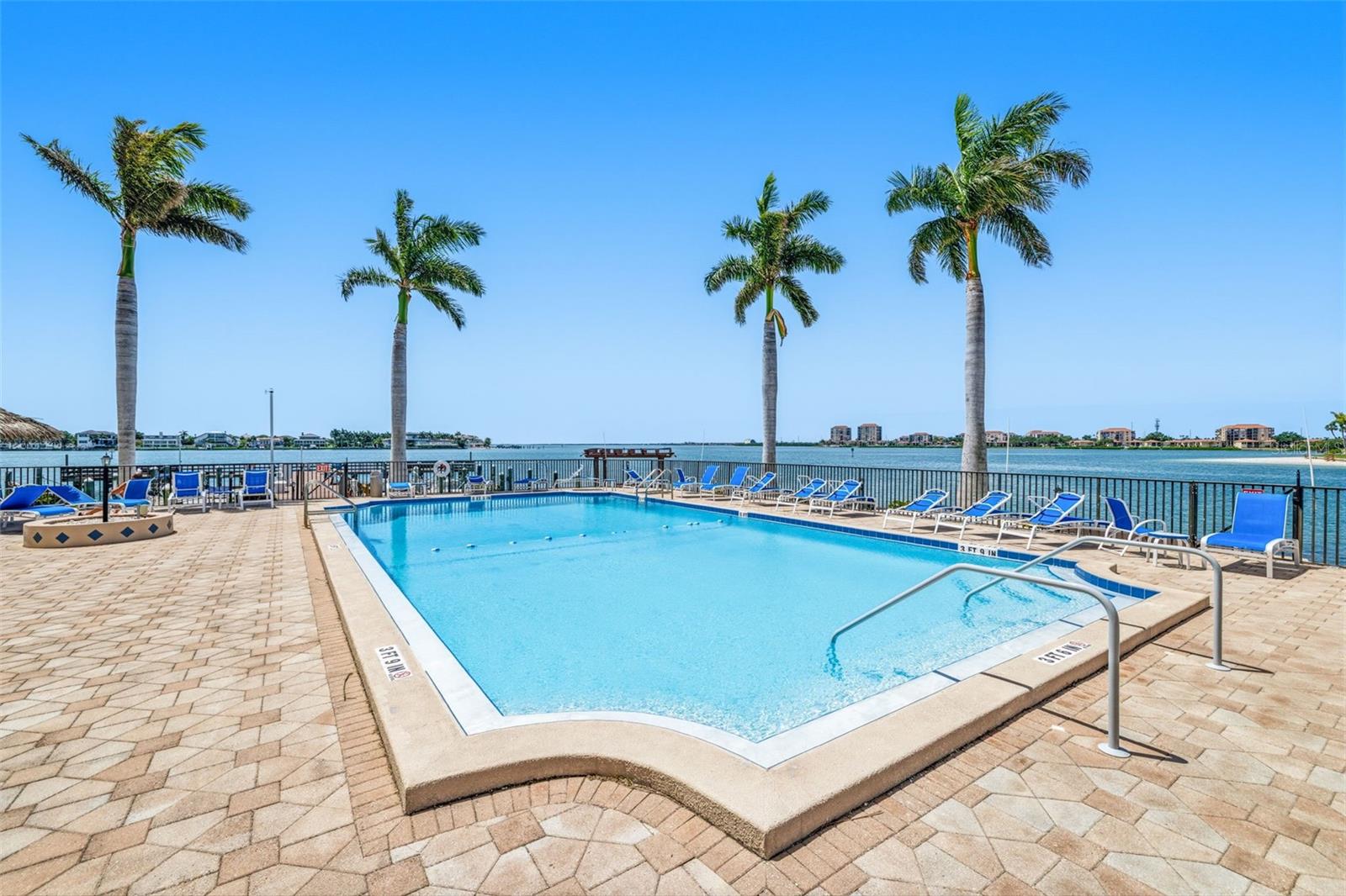 5220 BRITTANY DR S #901, ST PETERSBURG, FL, 33715