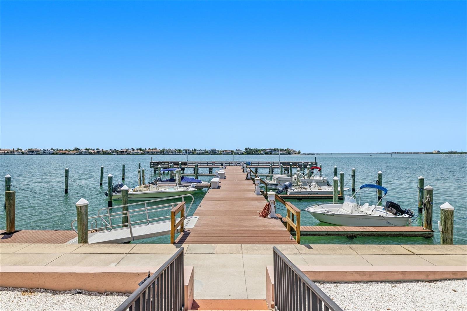 5220 BRITTANY DR S #901, ST PETERSBURG, FL, 33715