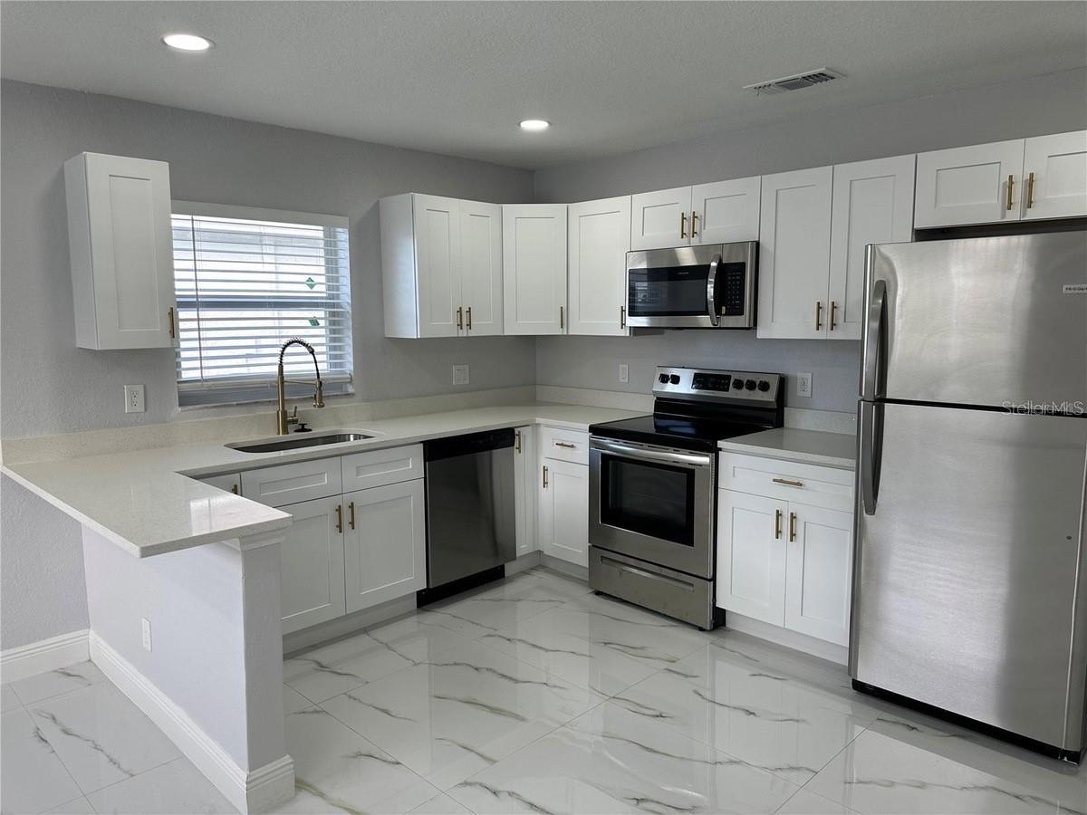 7813 LAKESHORE DR #A, TAMPA, FL, 33604