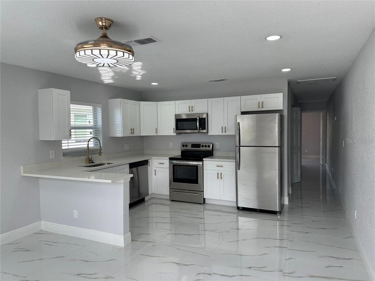 7813 LAKESHORE DR #A, TAMPA, FL, 33604