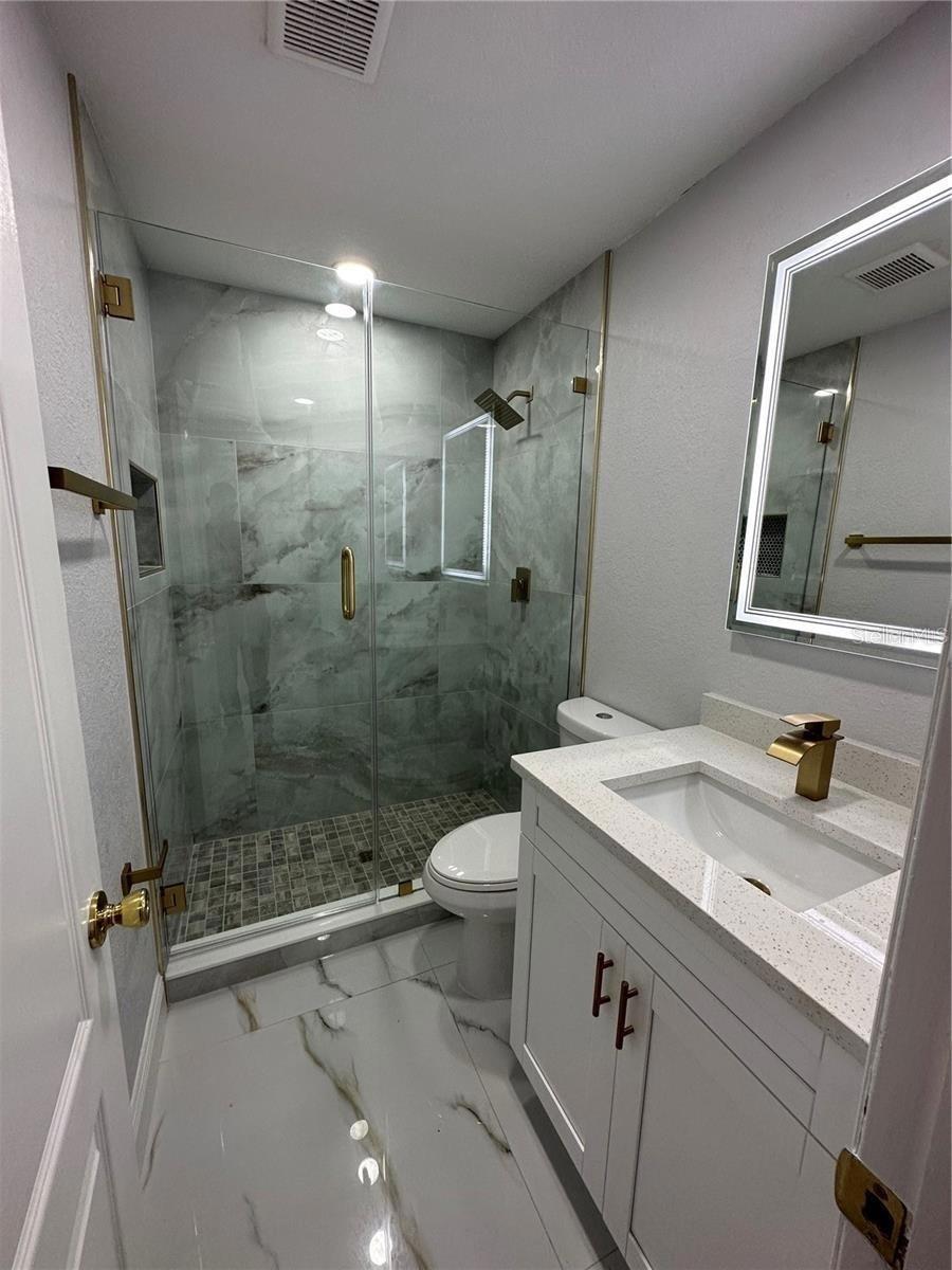 7813 LAKESHORE DR #A, TAMPA, FL, 33604