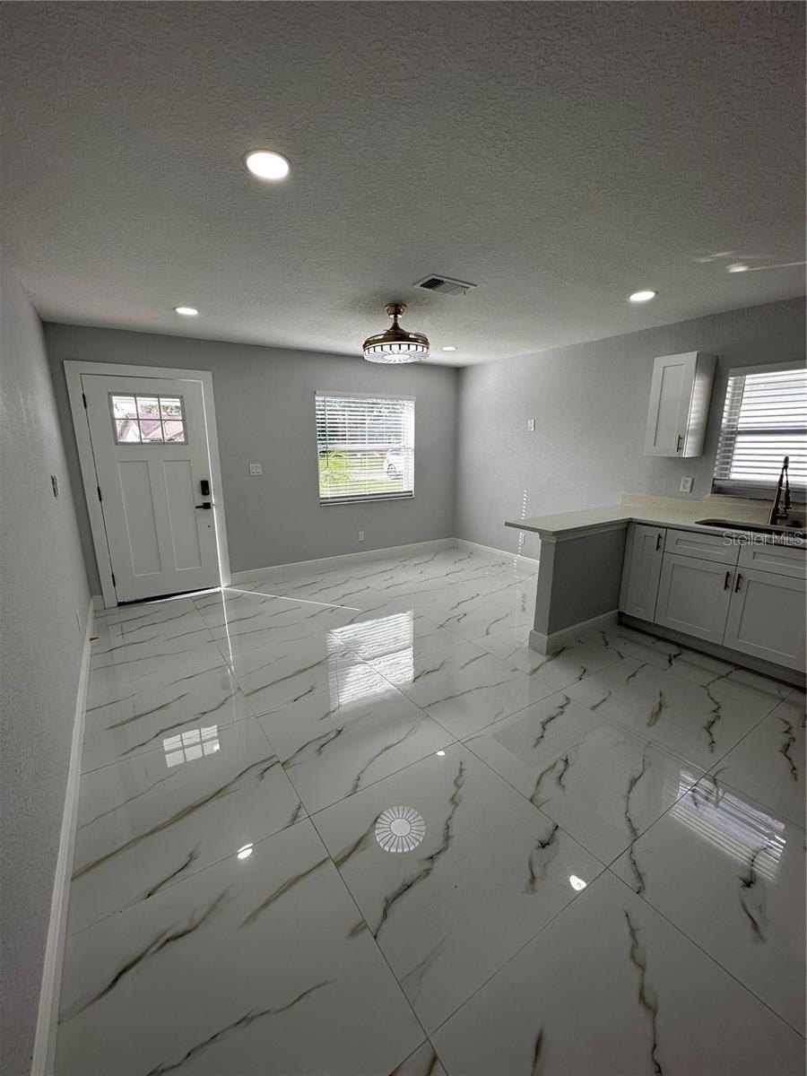 7813 LAKESHORE DR #A, TAMPA, FL, 33604