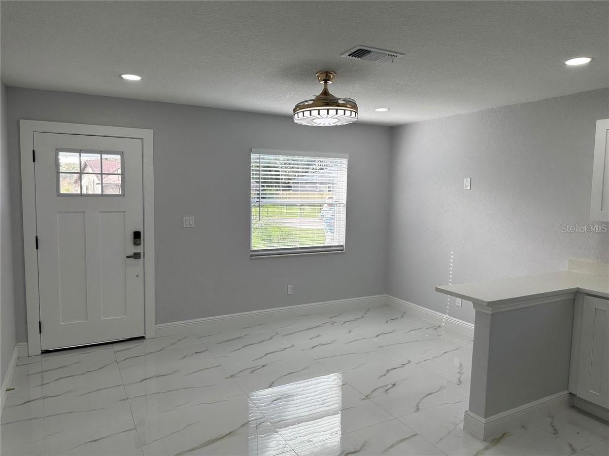 7813 LAKESHORE DR #A, TAMPA, FL, 33604