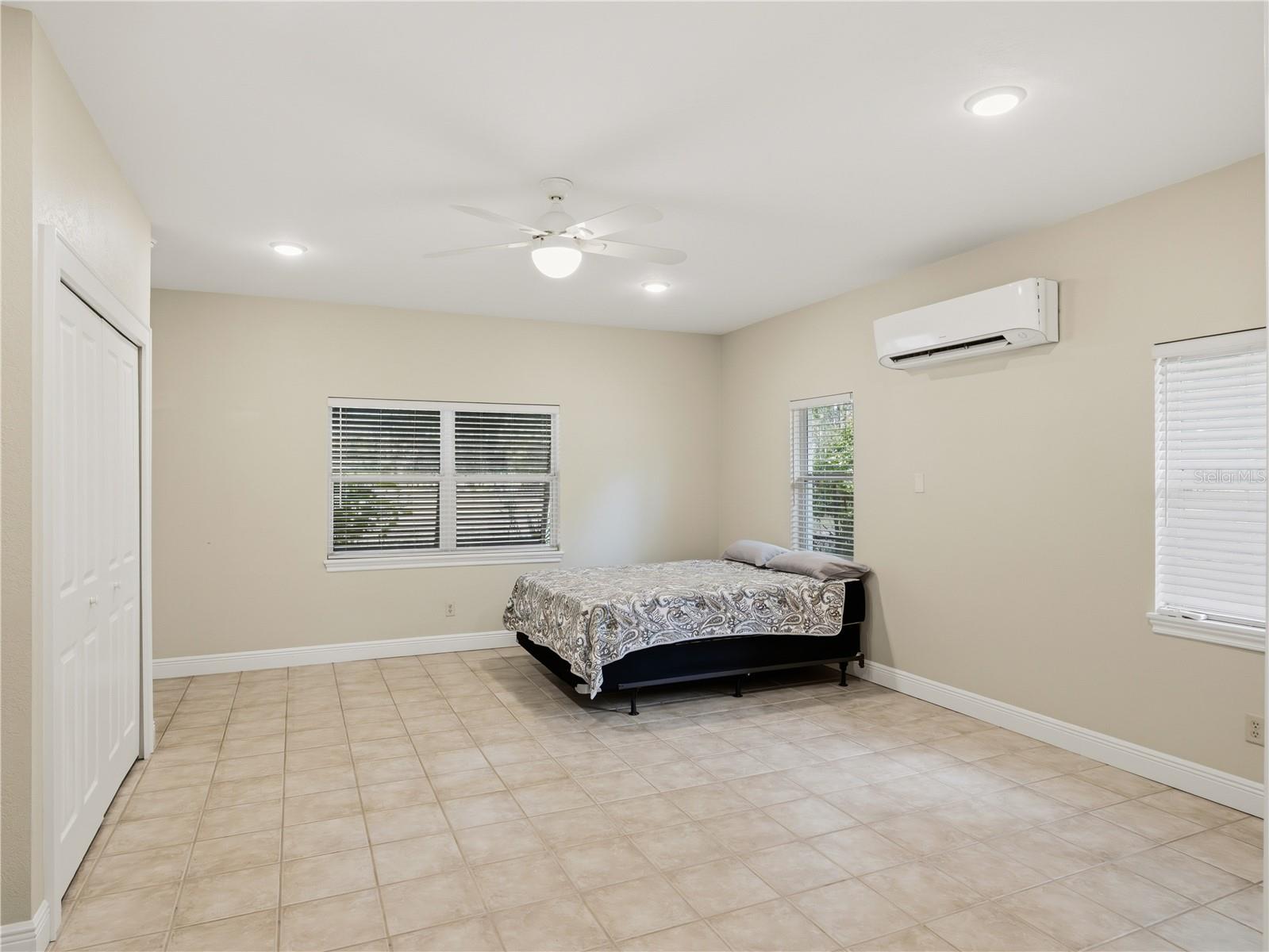 6043 LAKE ERIE RD, GROVELAND, FL, 34736