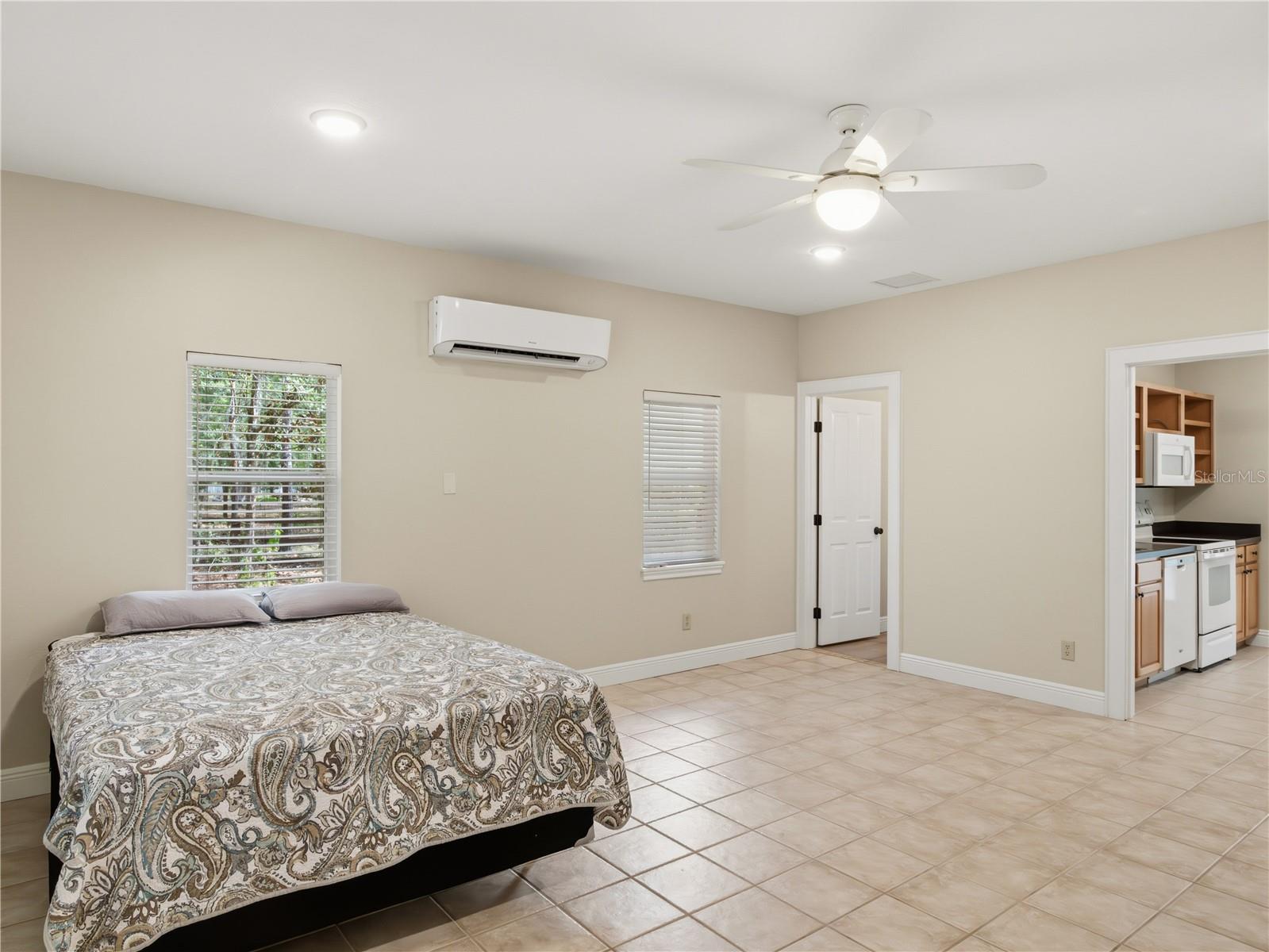 6043 LAKE ERIE RD, GROVELAND, FL, 34736