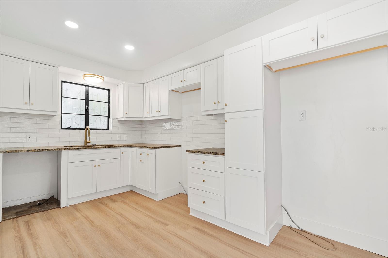 2002 VIRGINIA DR, BRADENTON, FL, 34205