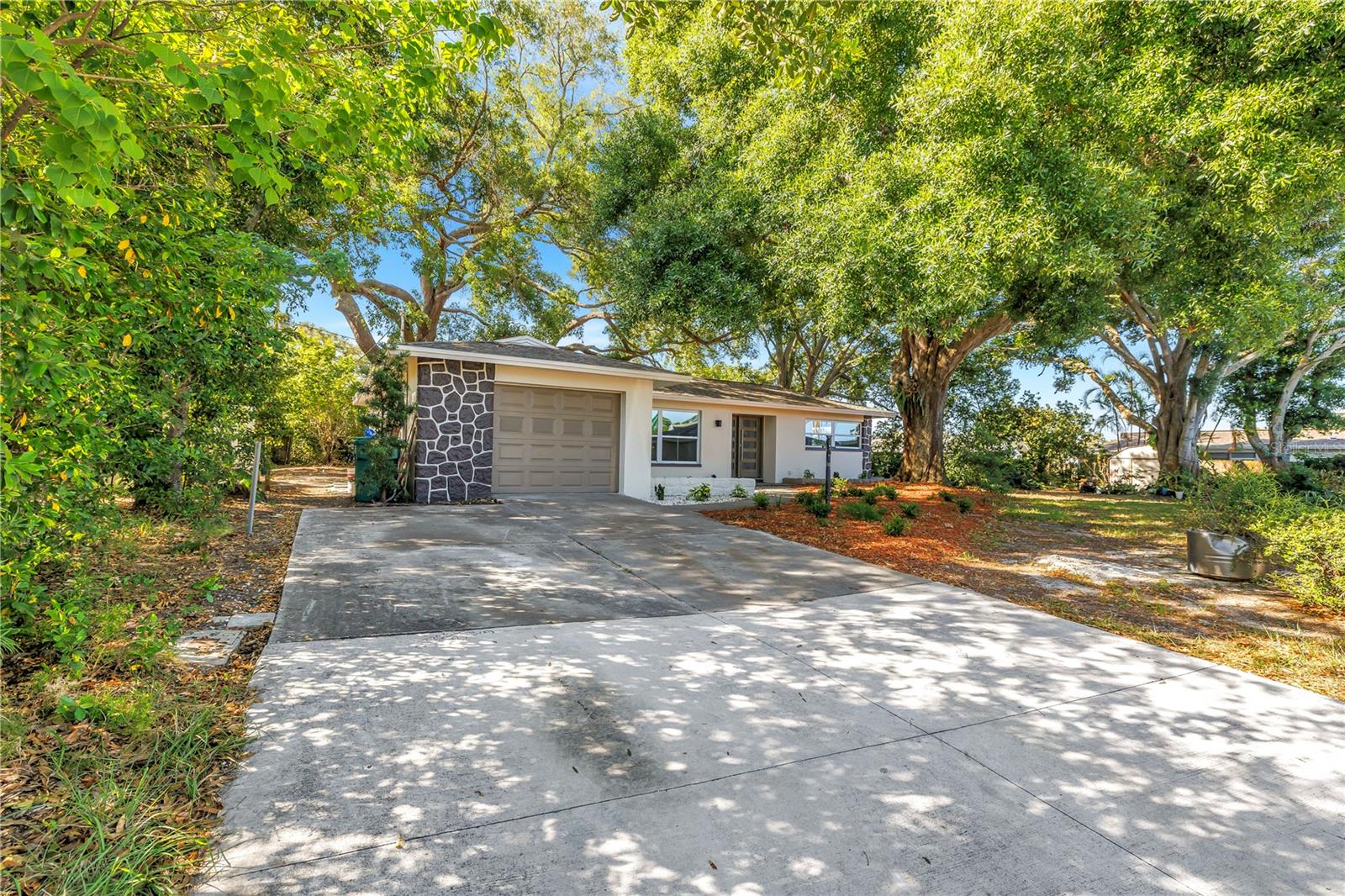 2161 NE HILLWOOD CT, CLEARWATER, FL, 33763