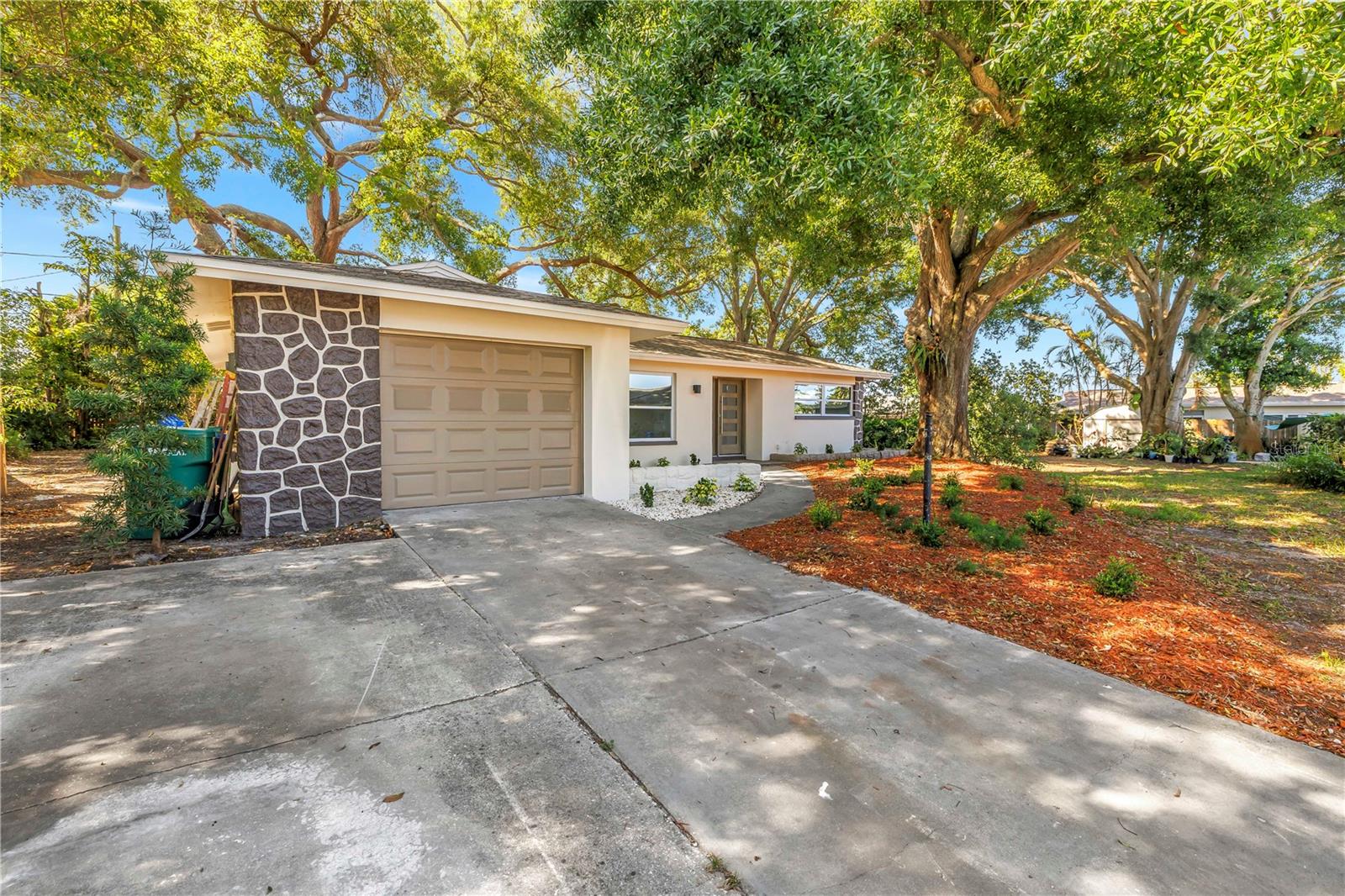 2161 NE HILLWOOD CT, CLEARWATER, FL, 33763