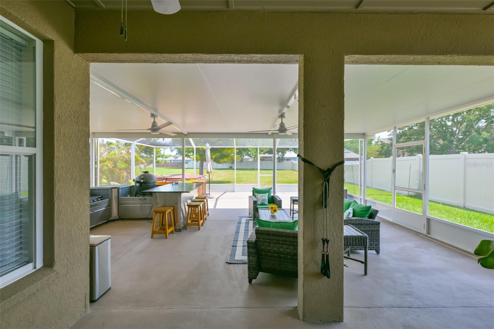 7318 GUILFORD PINE LN, APOLLO BEACH, FL, 33572