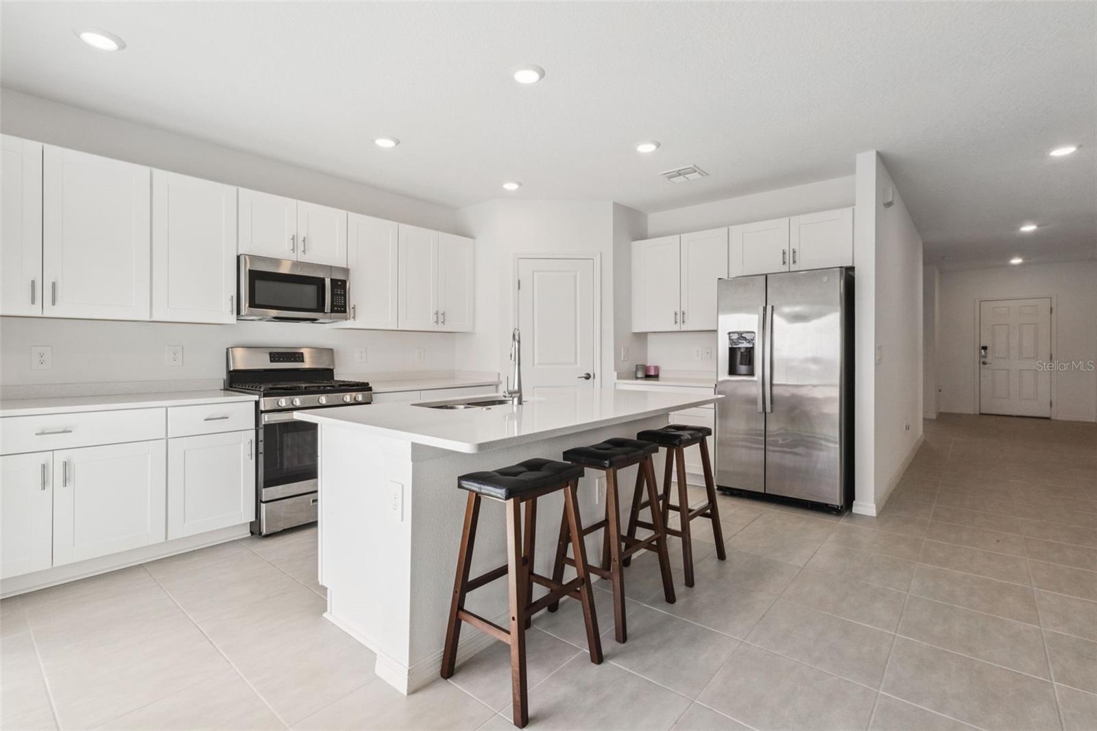 33857 SKY BLOSSOM CIR, LEESBURG, FL, 34788