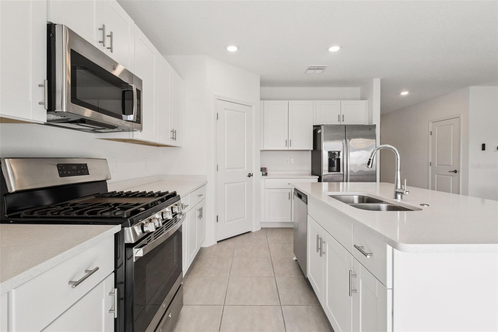 33857 SKY BLOSSOM CIR, LEESBURG, FL, 34788