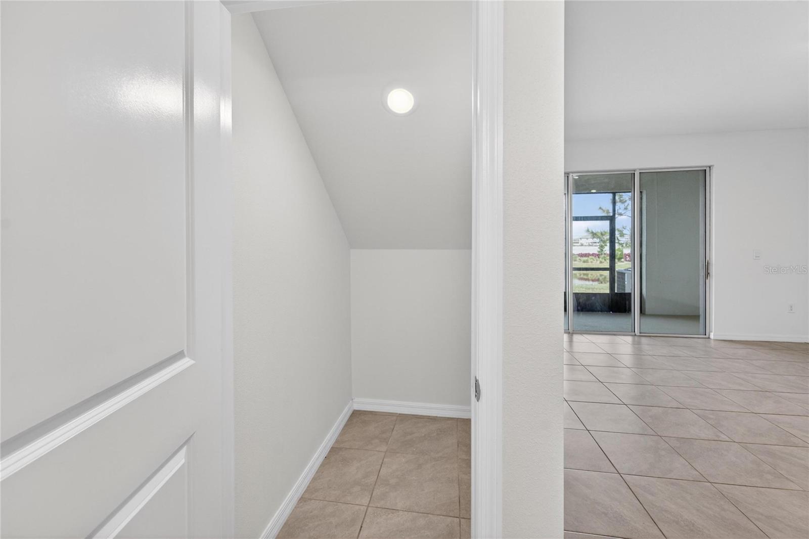 136 MANGROVE SHADE CIR, APOLLO BEACH, FL, 33572