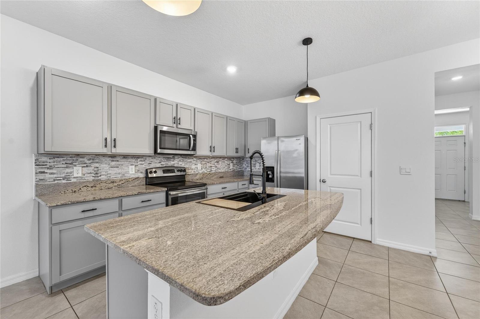 136 MANGROVE SHADE CIR, APOLLO BEACH, FL, 33572