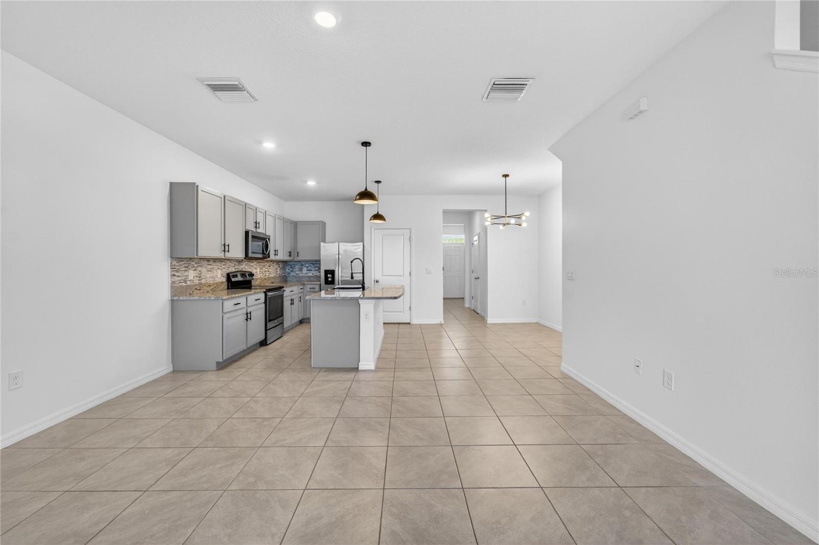 136 MANGROVE SHADE CIR, APOLLO BEACH, FL, 33572