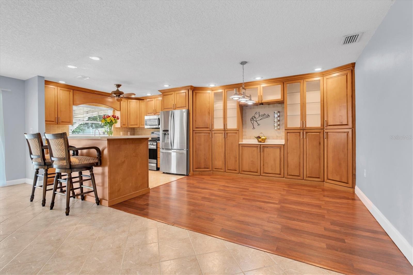 13176 DORCHESTER DR, SEMINOLE, FL, 33776