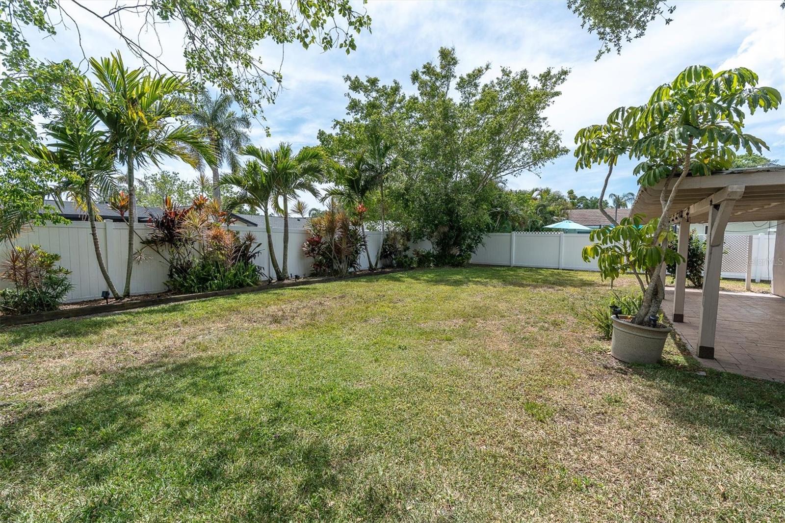 13176 DORCHESTER DR, SEMINOLE, FL, 33776