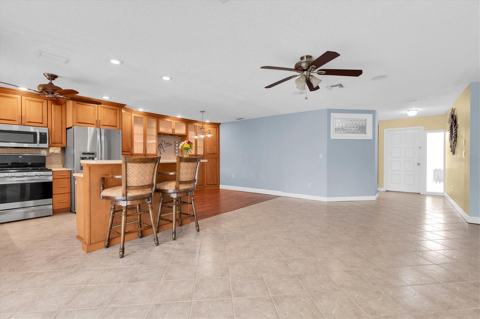 13176 DORCHESTER DR, SEMINOLE, FL, 33776