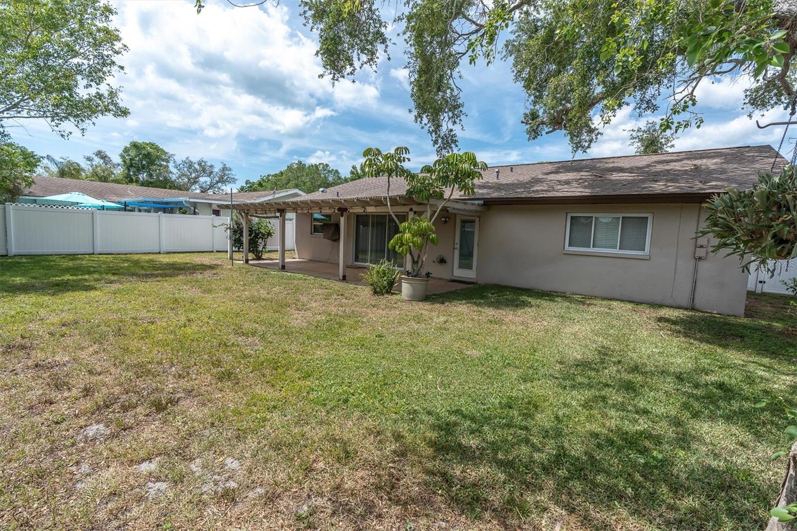 13176 DORCHESTER DR, SEMINOLE, FL, 33776