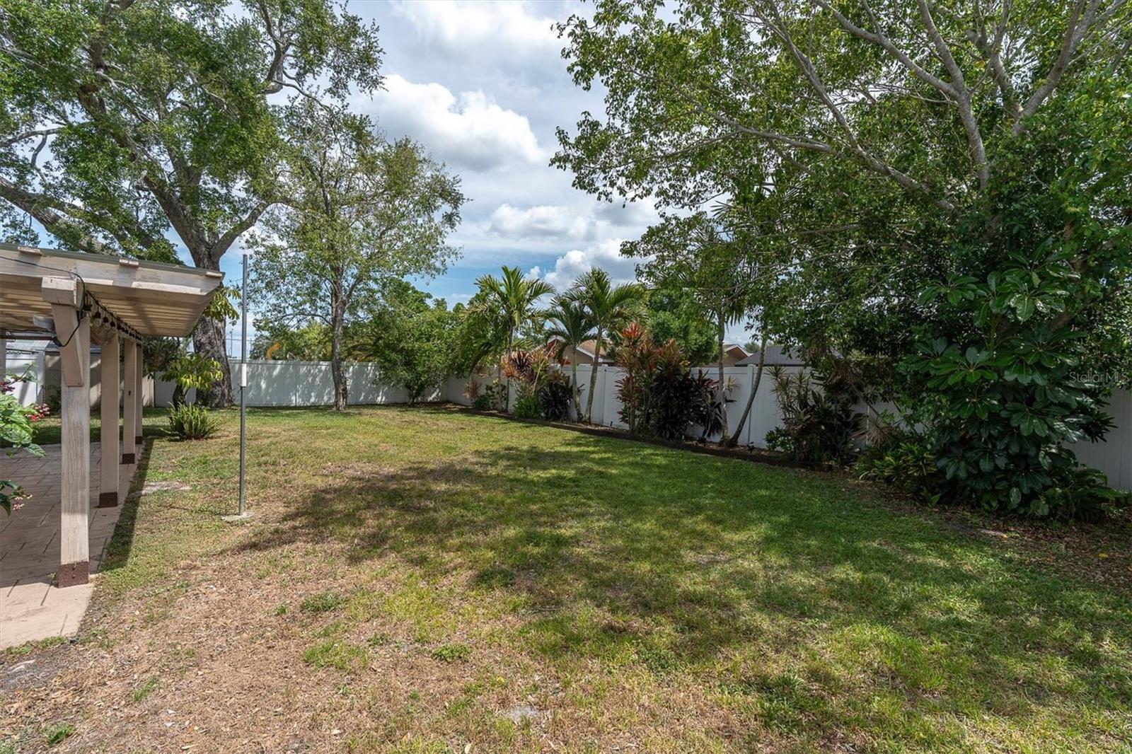 13176 DORCHESTER DR, SEMINOLE, FL, 33776