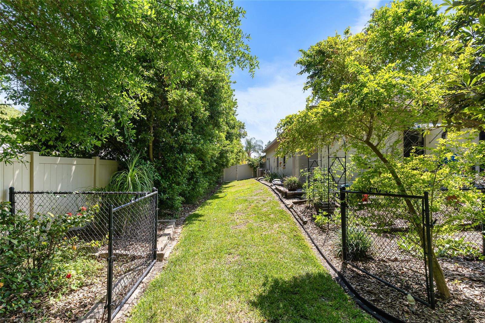 1012 KINGSBOROUGH GARDENS CT, LUTZ, FL, 33548