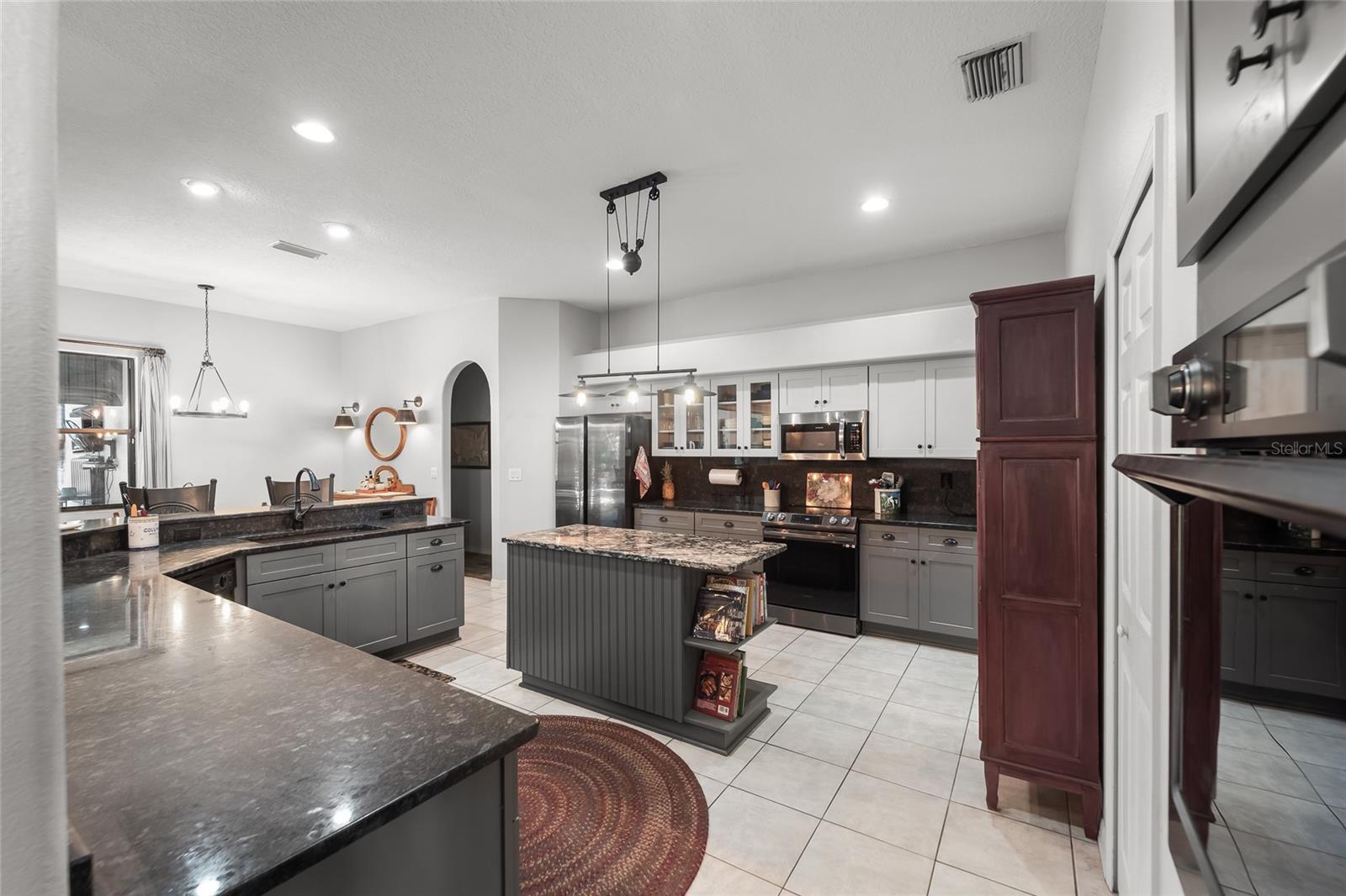 1012 KINGSBOROUGH GARDENS CT, LUTZ, FL, 33548