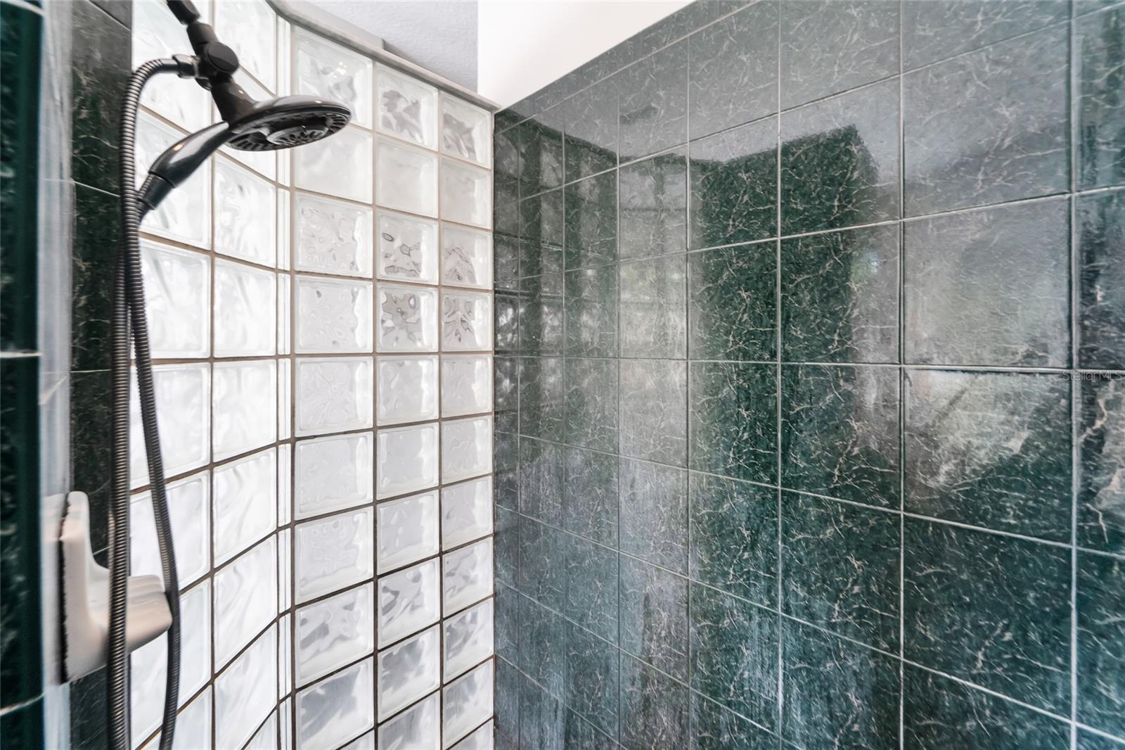 1012 KINGSBOROUGH GARDENS CT, LUTZ, FL, 33548