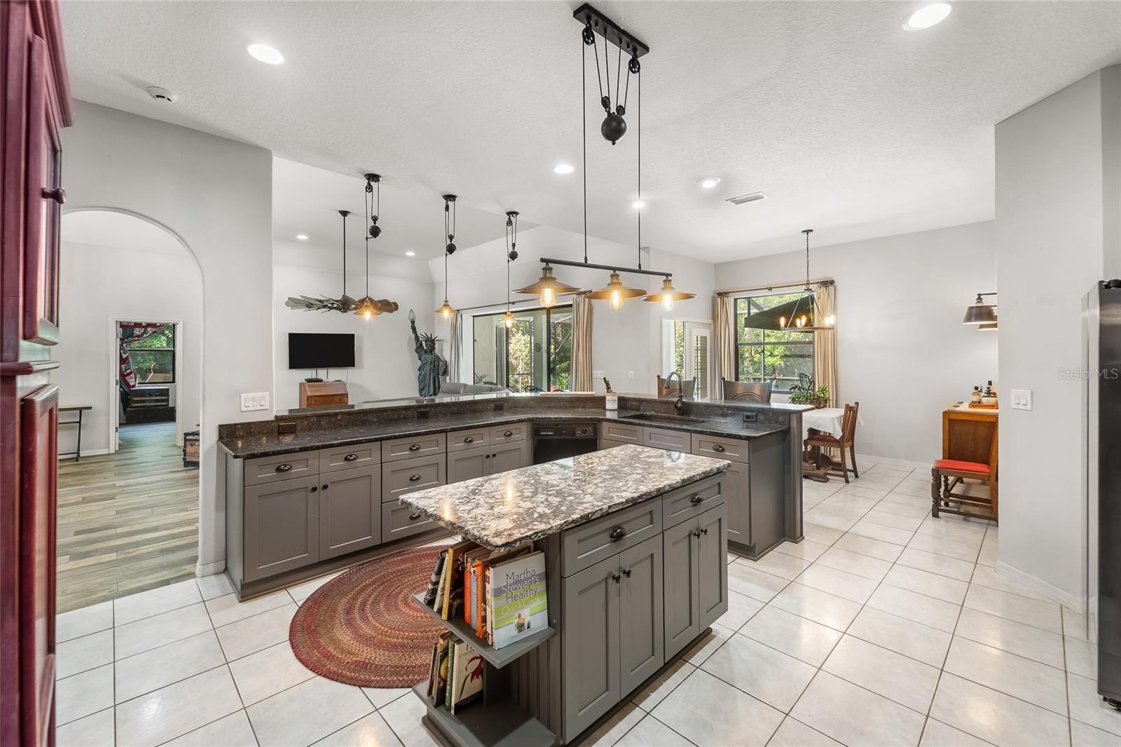 1012 KINGSBOROUGH GARDENS CT, LUTZ, FL, 33548