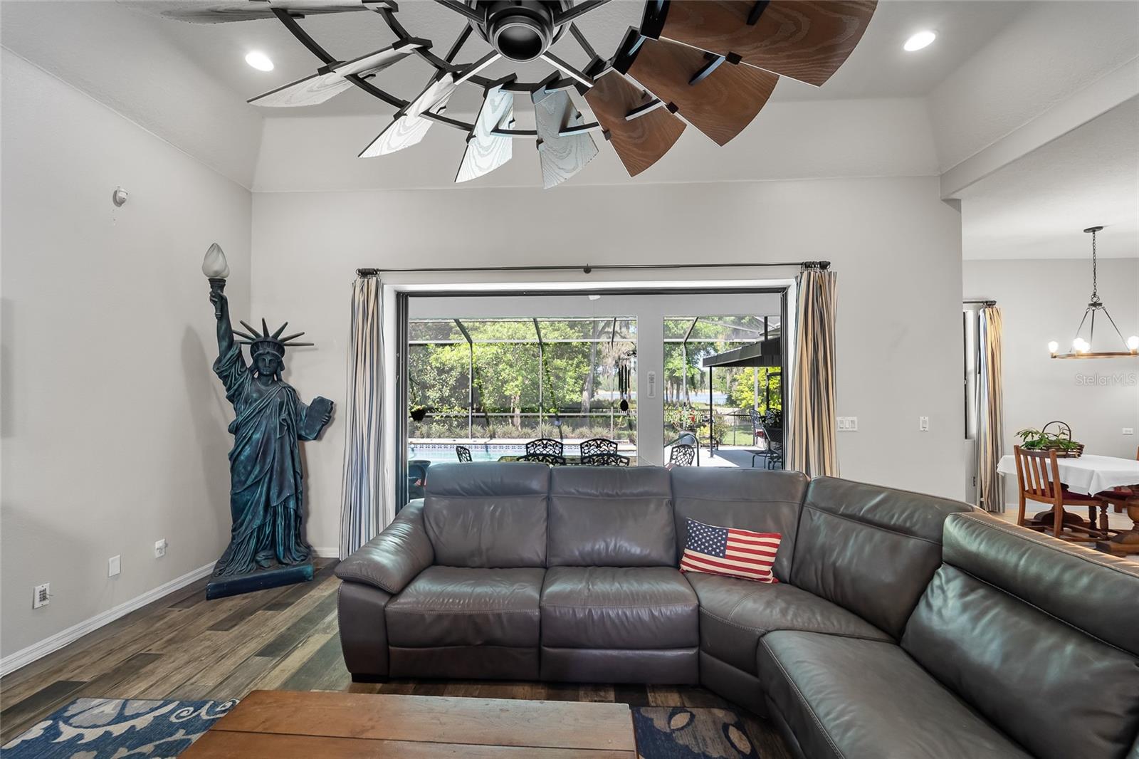 1012 KINGSBOROUGH GARDENS CT, LUTZ, FL, 33548