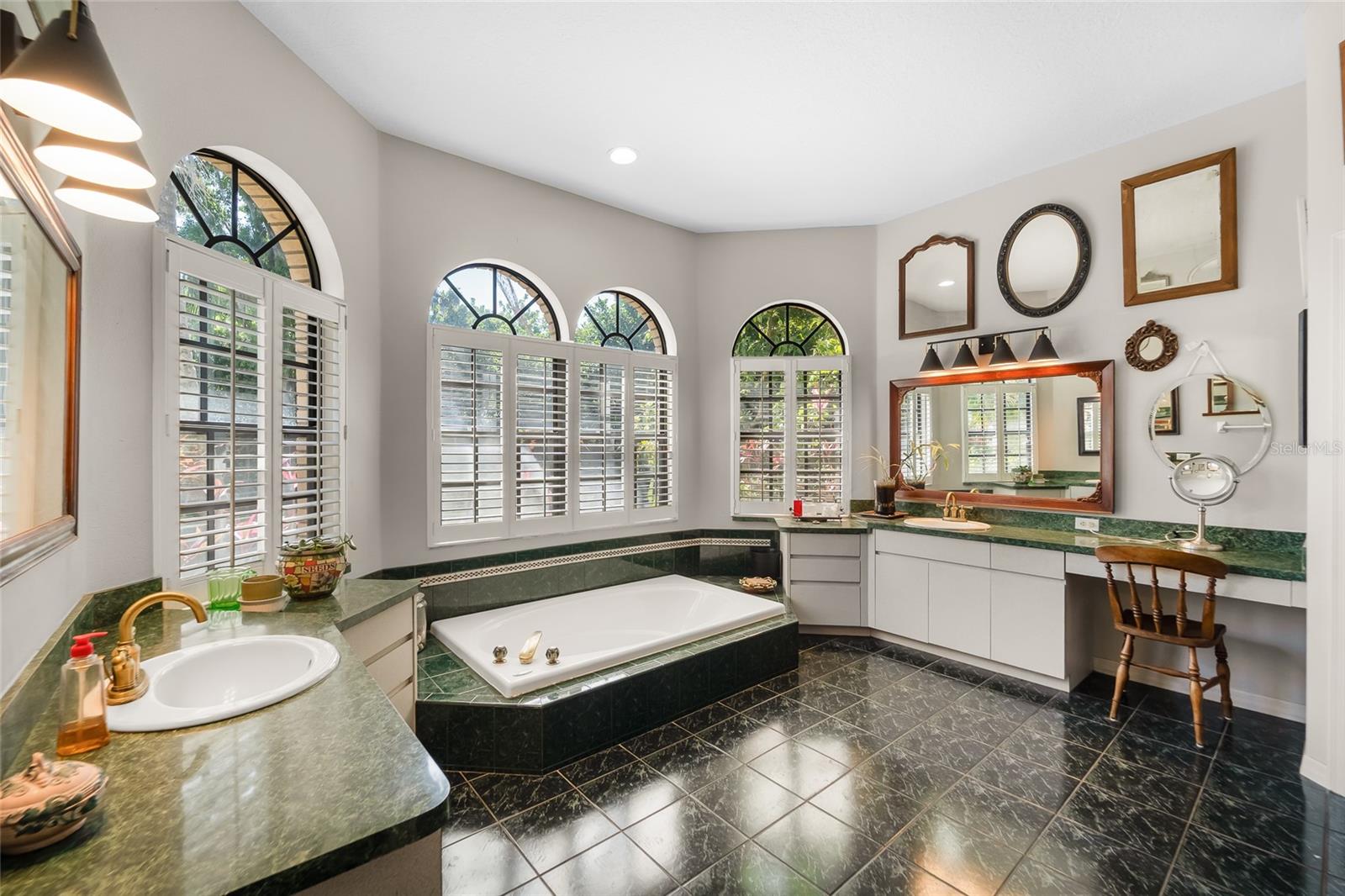 1012 KINGSBOROUGH GARDENS CT, LUTZ, FL, 33548