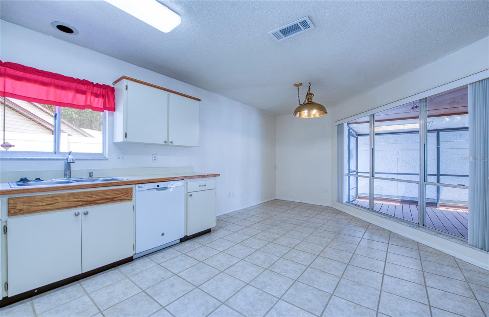 6922 SILVERMILL DR, TAMPA, FL, 33635